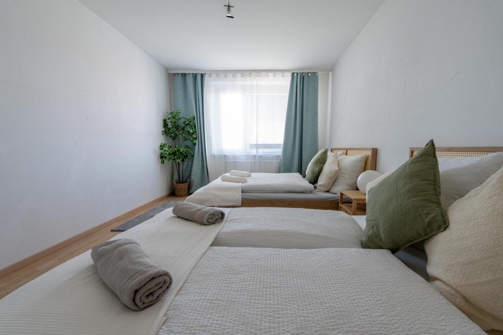 Two Bedrooms - 85 Squaremeters - 4 Min To U6 Dresdner Str Wina Bagian luar foto