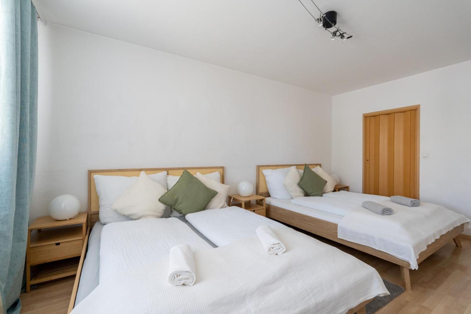 Two Bedrooms - 85 Squaremeters - 4 Min To U6 Dresdner Str Wina Bagian luar foto