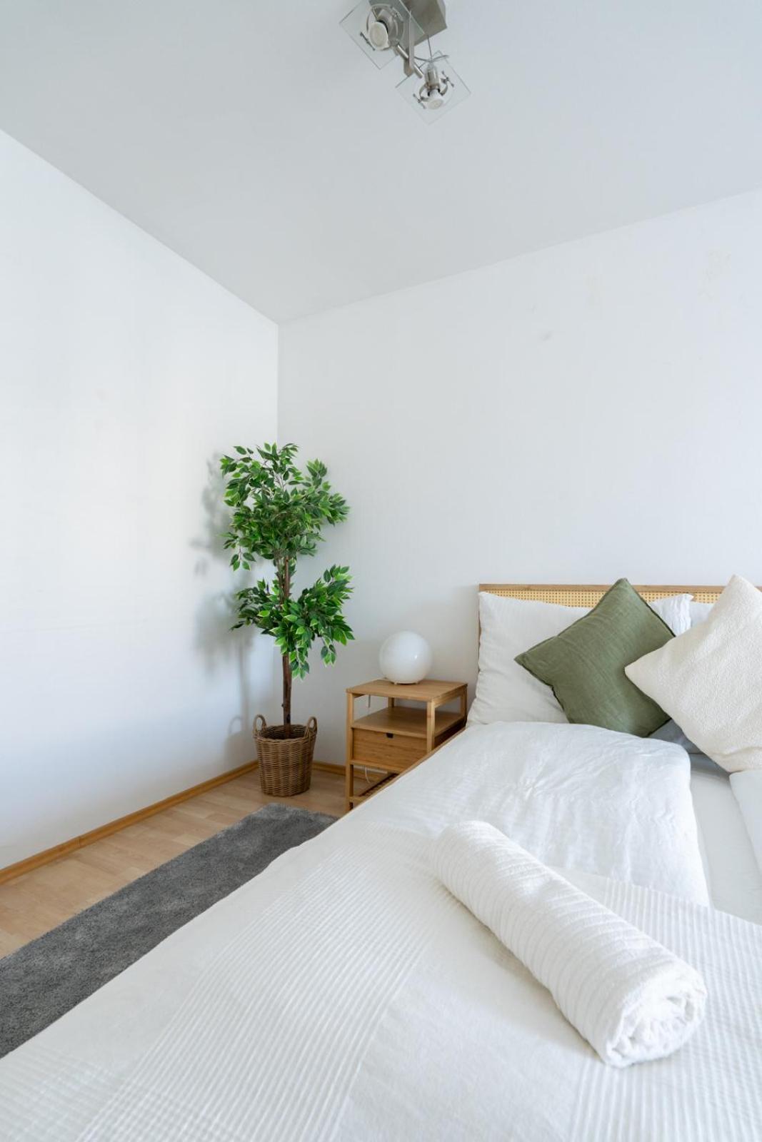 Two Bedrooms - 85 Squaremeters - 4 Min To U6 Dresdner Str Wina Bagian luar foto