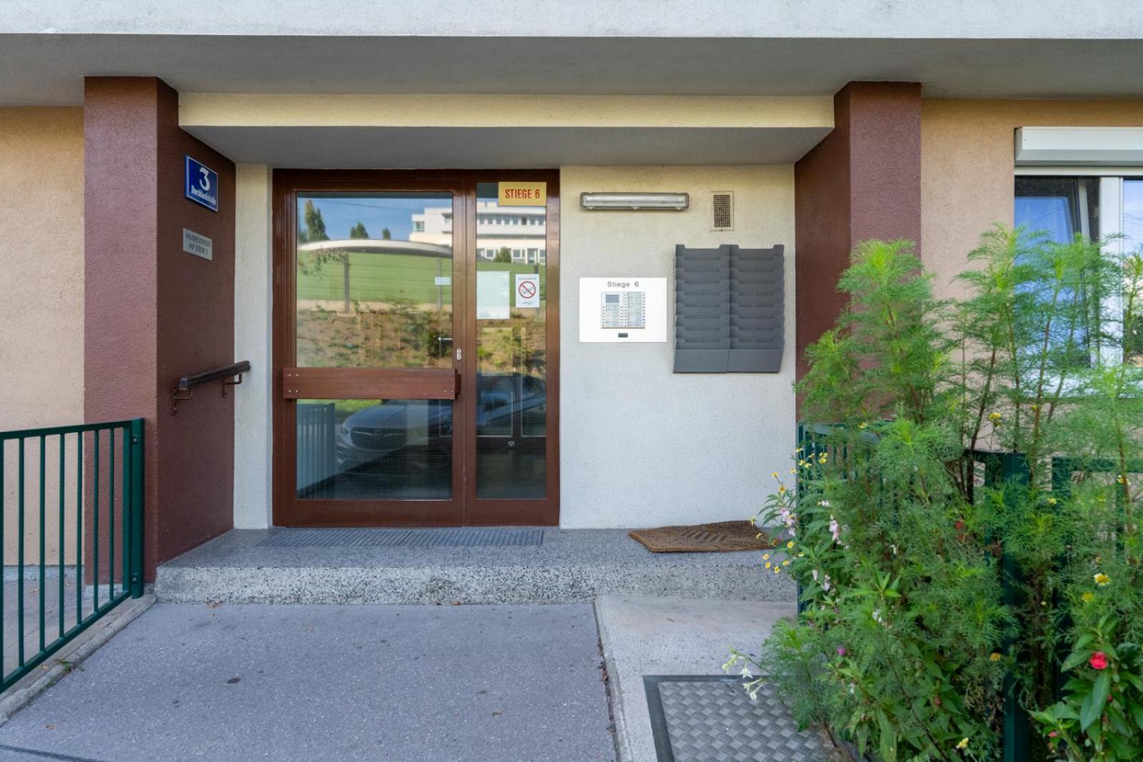 Two Bedrooms - 85 Squaremeters - 4 Min To U6 Dresdner Str Wina Bagian luar foto