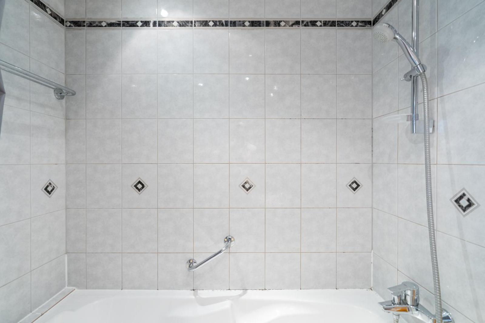 Two Bedrooms - 85 Squaremeters - 4 Min To U6 Dresdner Str Wina Bagian luar foto