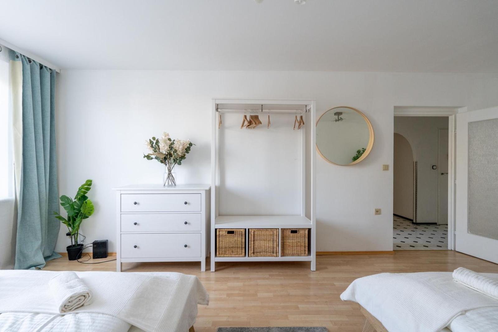 Two Bedrooms - 85 Squaremeters - 4 Min To U6 Dresdner Str Wina Bagian luar foto