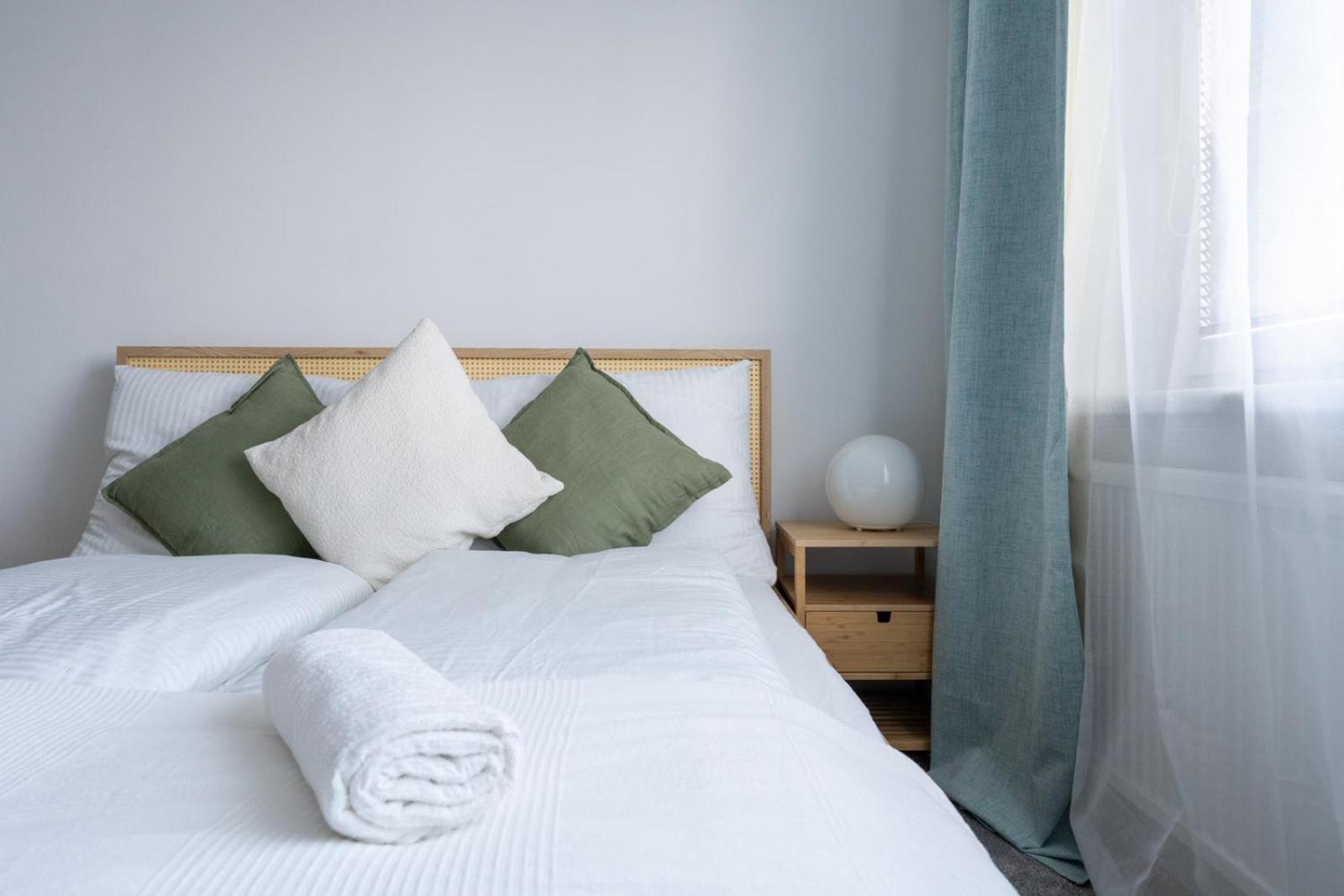 Two Bedrooms - 85 Squaremeters - 4 Min To U6 Dresdner Str Wina Bagian luar foto