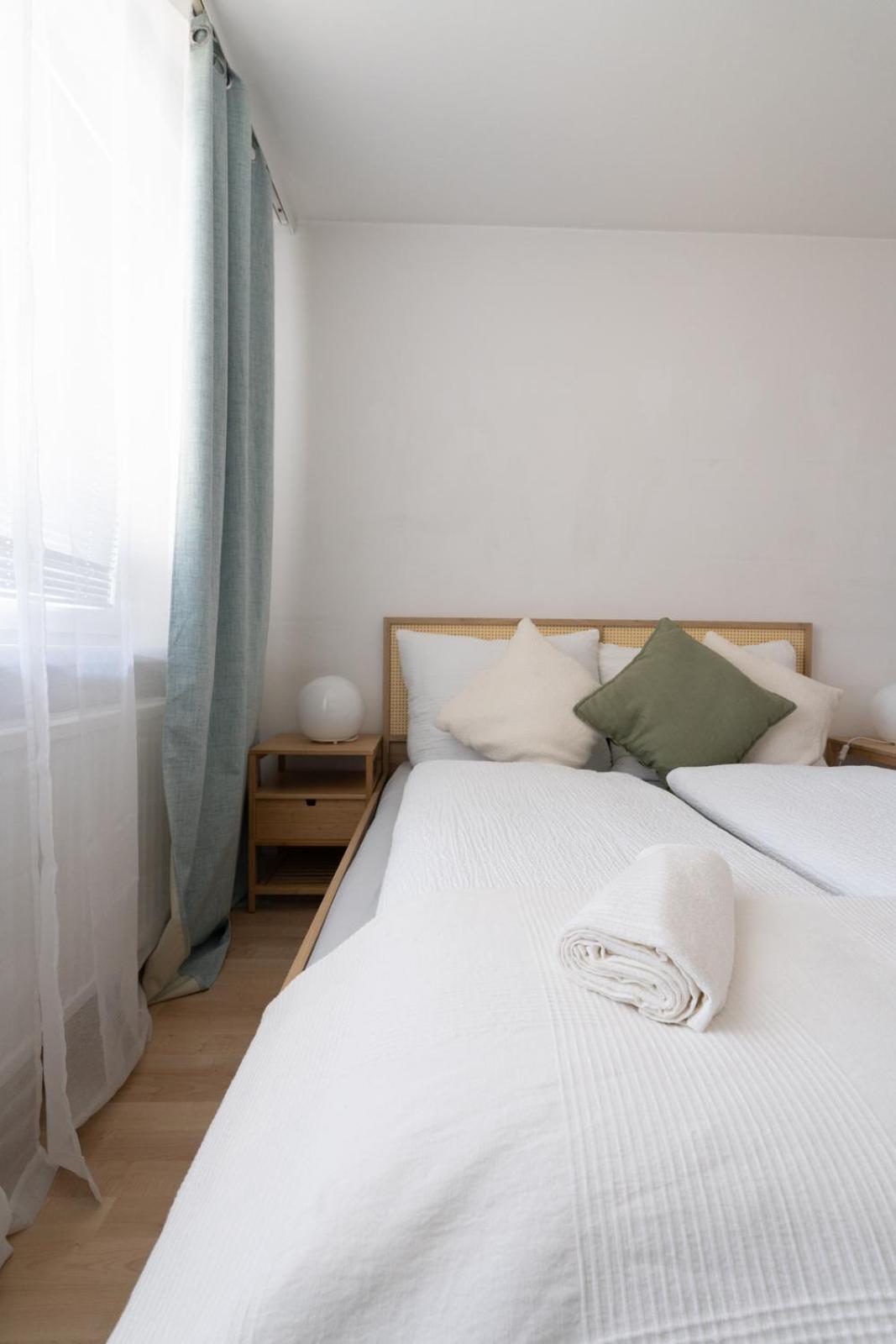 Two Bedrooms - 85 Squaremeters - 4 Min To U6 Dresdner Str Wina Bagian luar foto