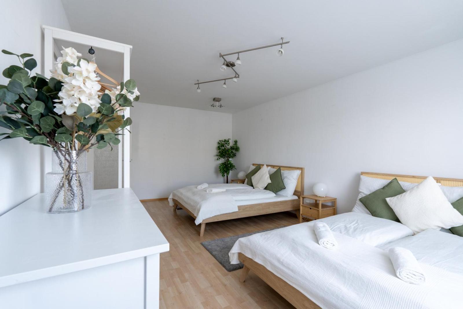 Two Bedrooms - 85 Squaremeters - 4 Min To U6 Dresdner Str Wina Bagian luar foto