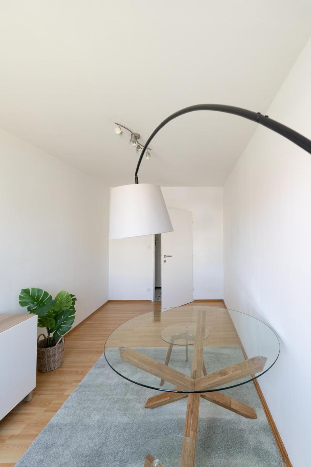 Two Bedrooms - 85 Squaremeters - 4 Min To U6 Dresdner Str Wina Bagian luar foto
