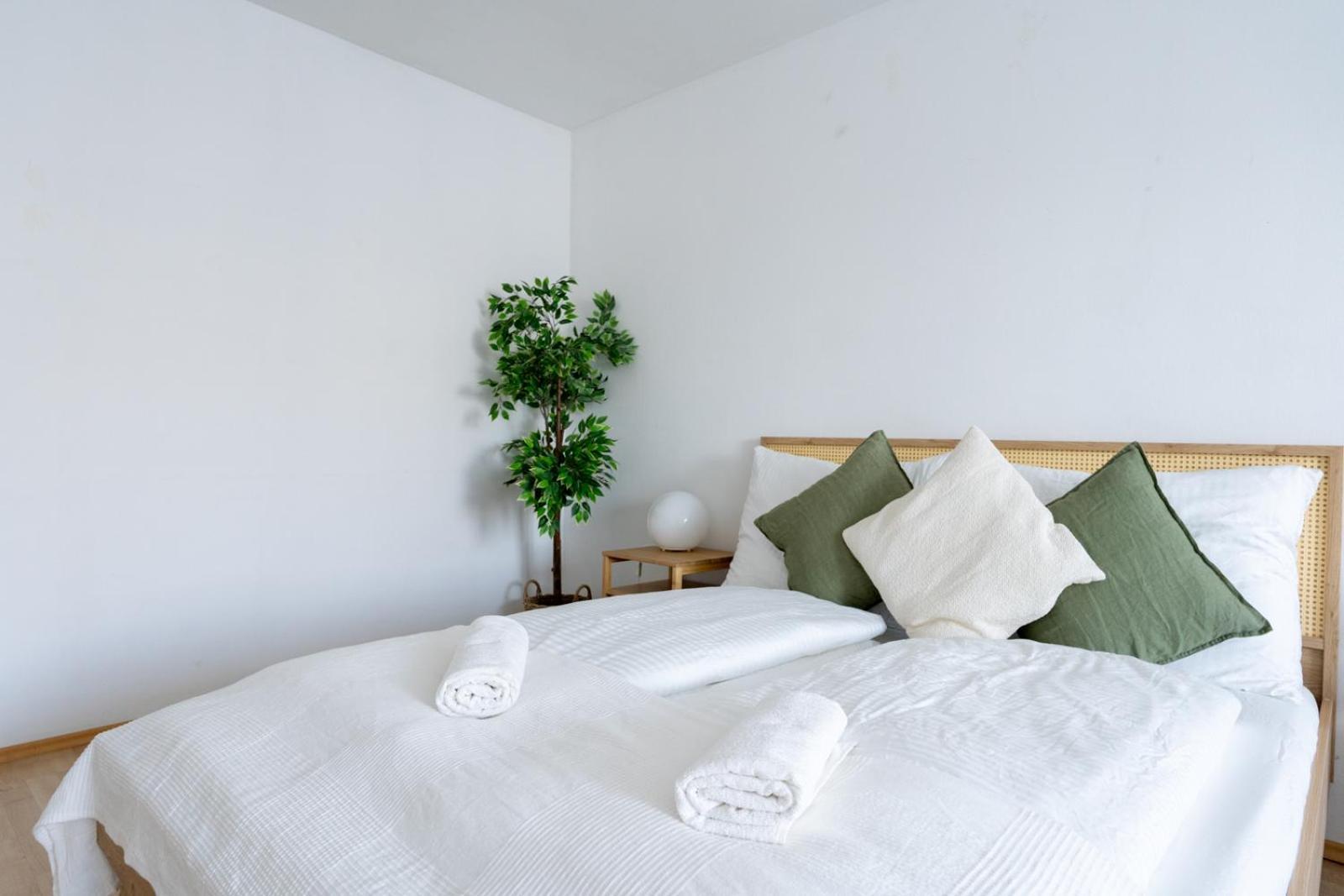 Two Bedrooms - 85 Squaremeters - 4 Min To U6 Dresdner Str Wina Bagian luar foto