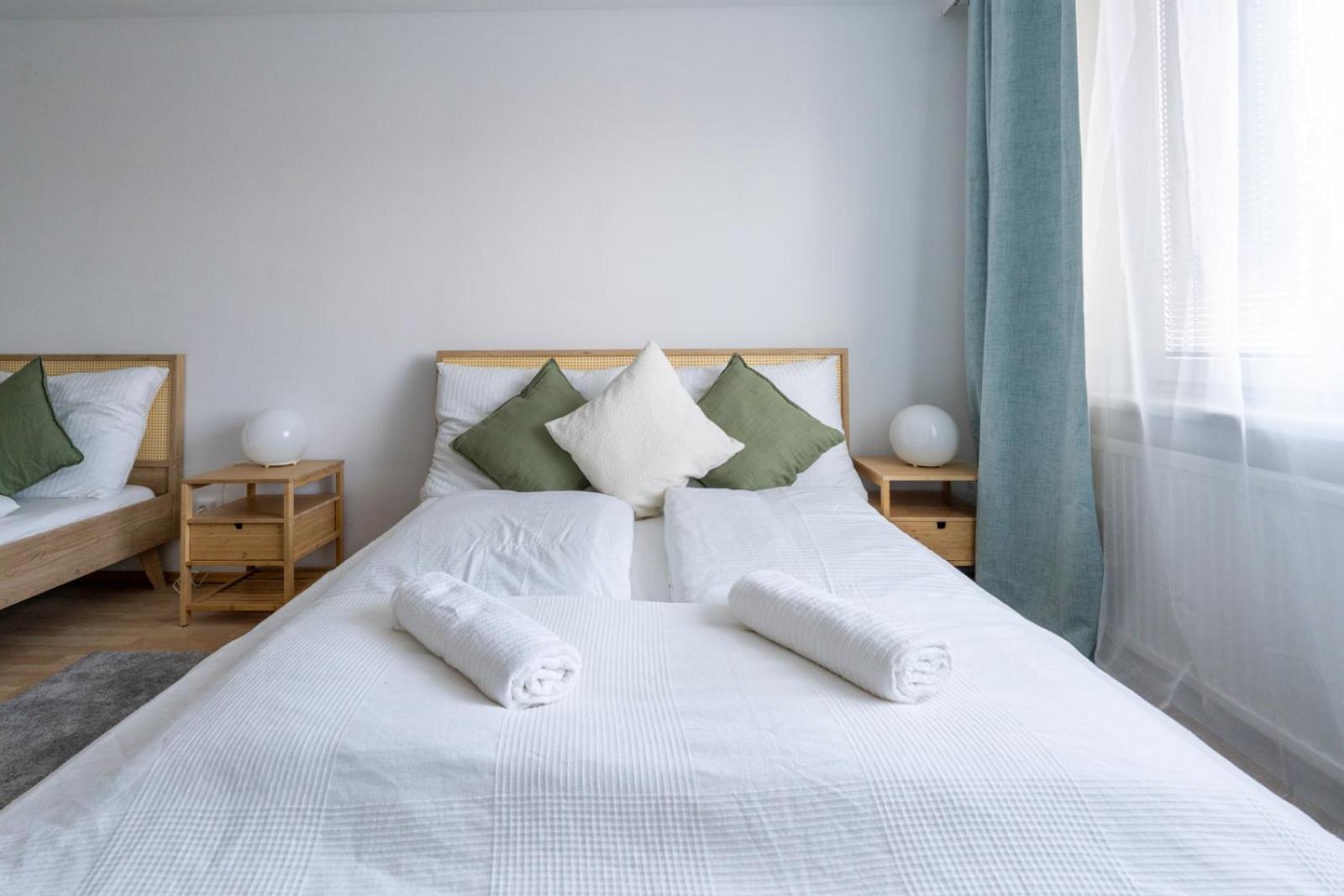 Two Bedrooms - 85 Squaremeters - 4 Min To U6 Dresdner Str Wina Bagian luar foto